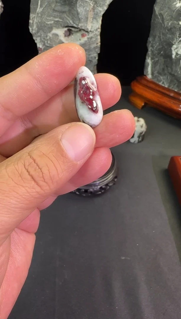 天然辰砂天然朱砂晶体原石吊坠挂件