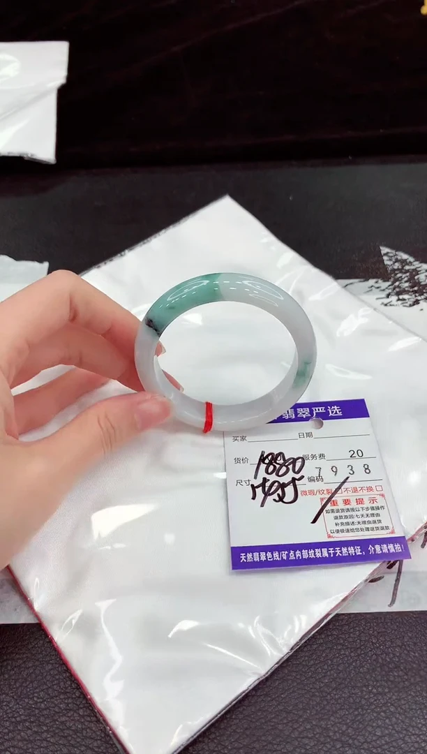 翡翠手镯未镶嵌1111111111111111