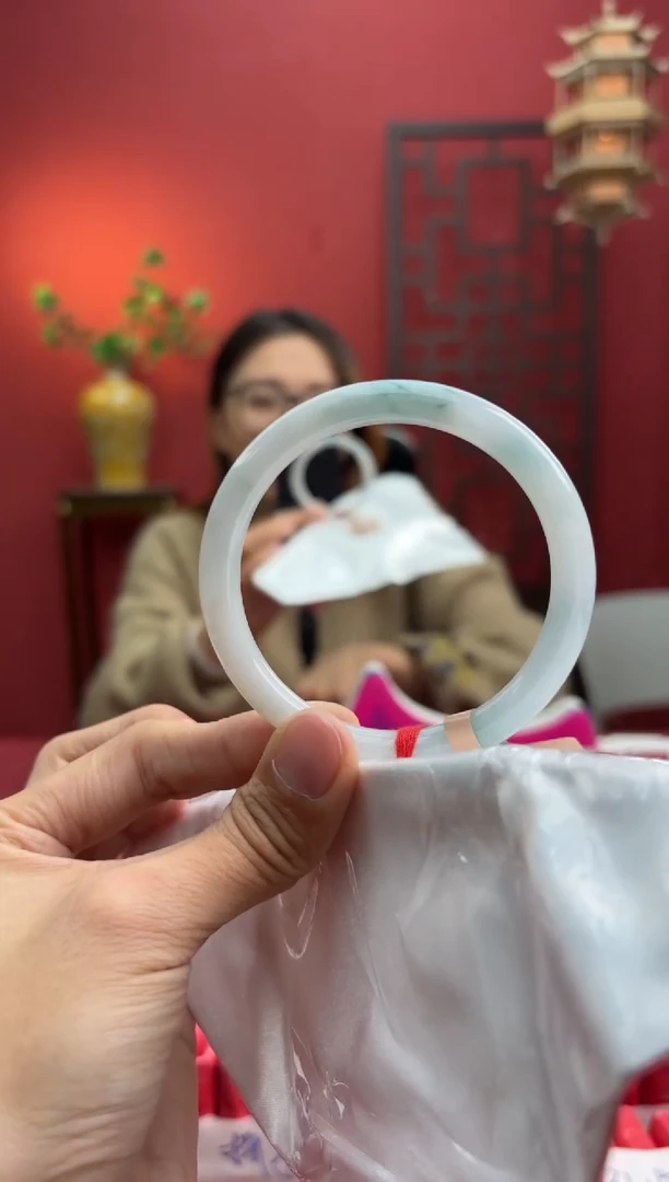 未镶嵌手镯（圆镯）翡翠翡翠手镯5