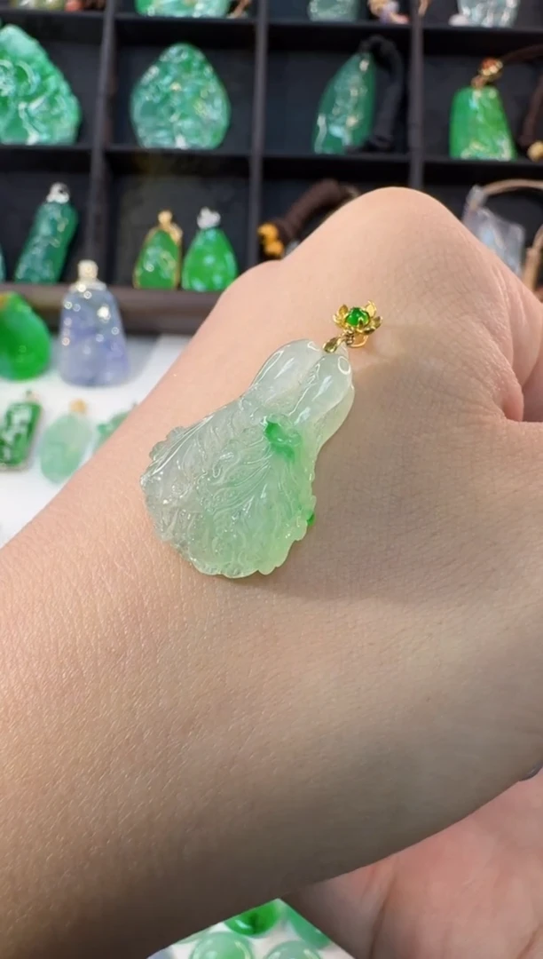 颈饰18K金镶嵌翡翠缅甸A货翡翠