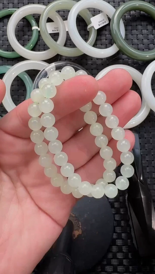 颈饰未镶嵌和田玉8mm翠色手串（多样性发货拍一发一）