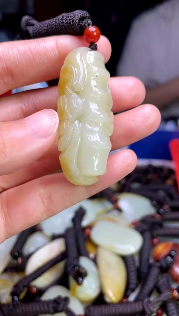 和田玉未镶嵌颈饰1