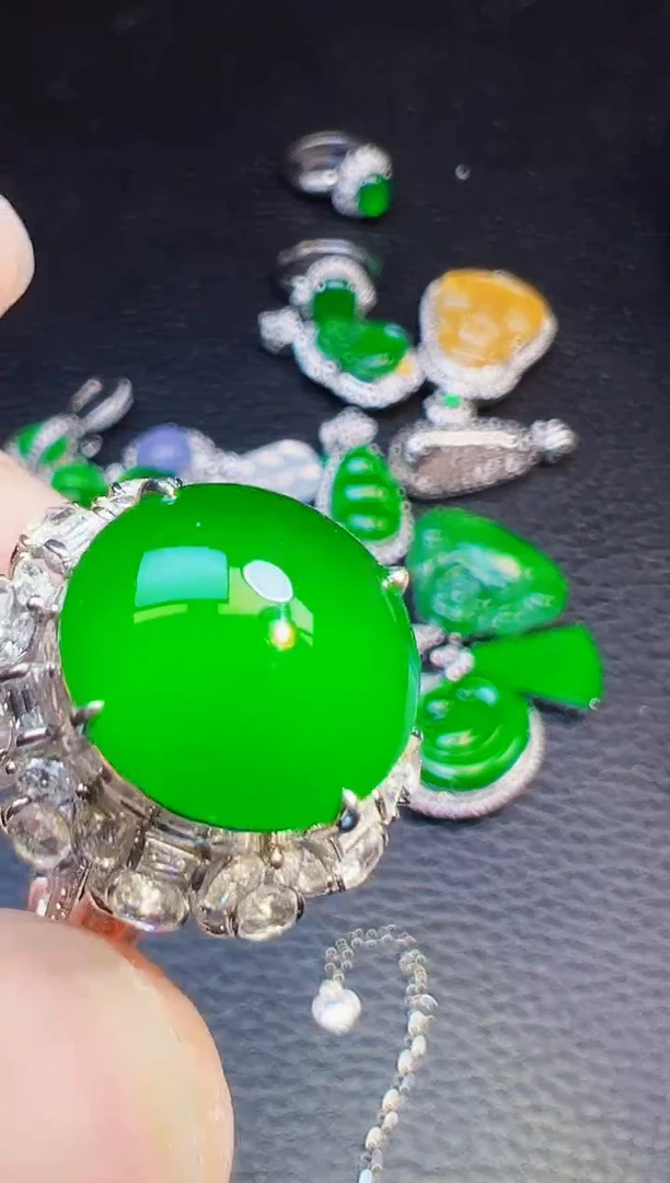 18K金镶嵌戒指翡翠溪翡翠