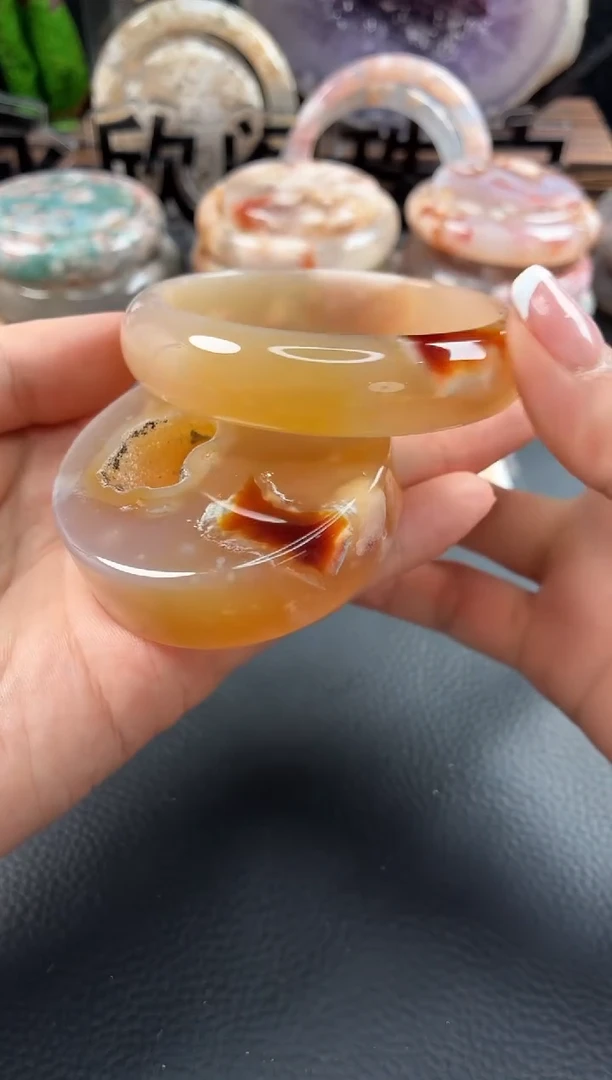 未镶嵌手镯（圆镯）石英质玉55