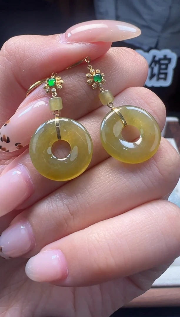 18K金镶嵌翡翠耳饰缅甸珠宝严选
