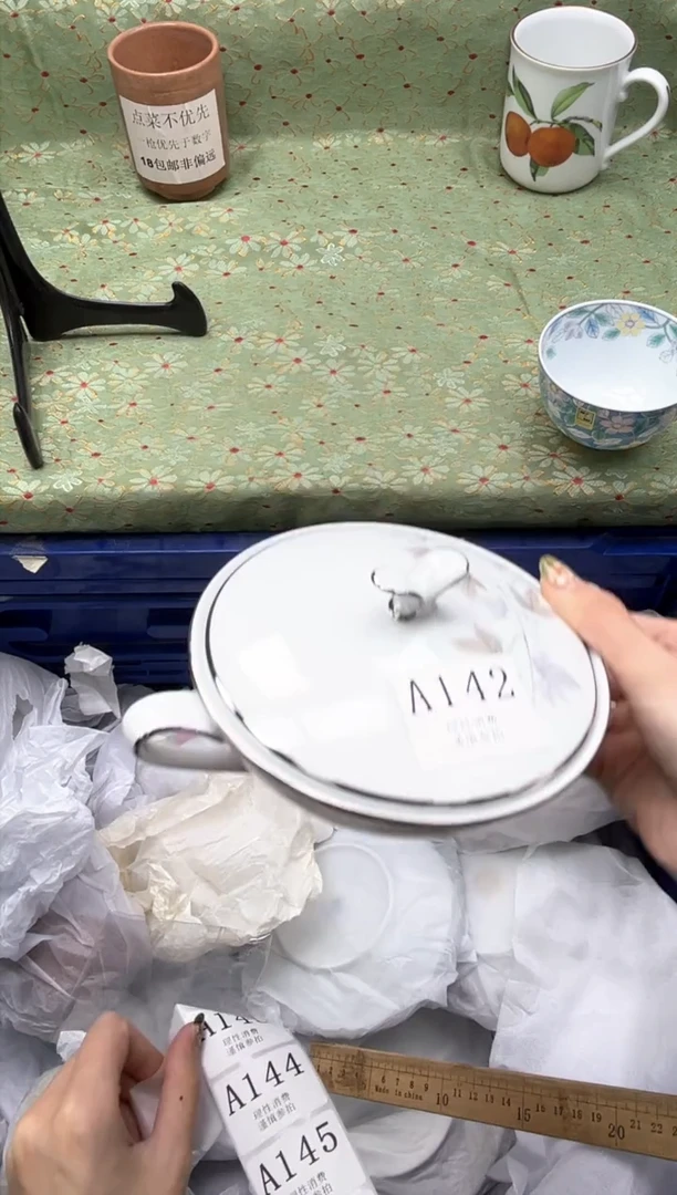 瓷片爱****瑜    A142