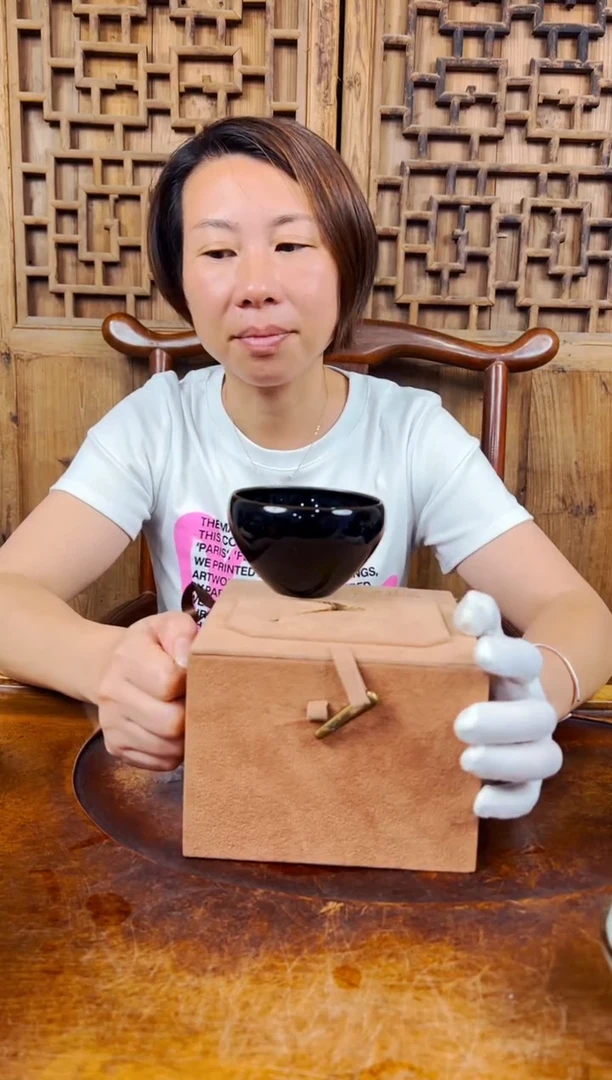 茶盏科研院院长杨飞燕2