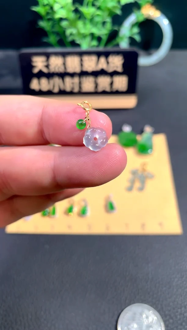 颈饰18K金镶嵌翡翠翡翠