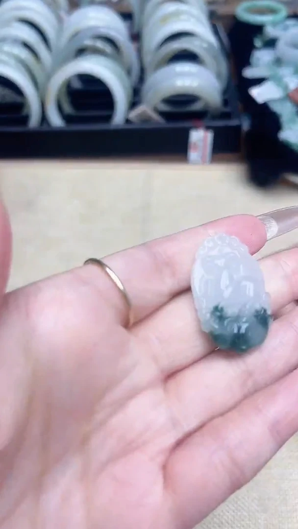 翡翠未镶嵌颈饰翡翠 未镶嵌 颈饰羊