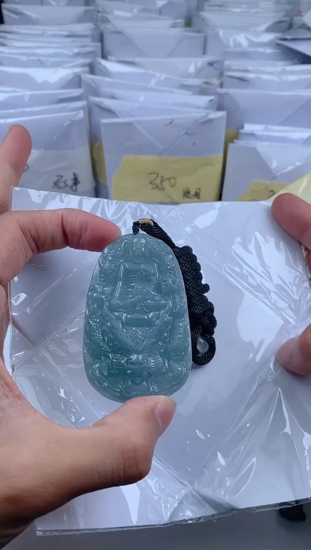 翡翠未镶嵌颈饰