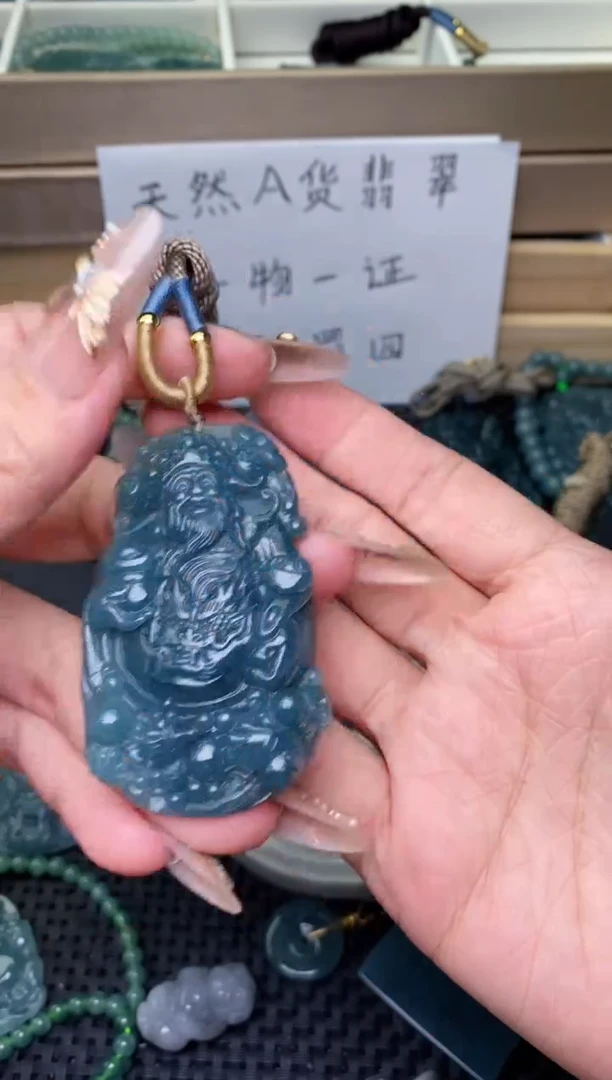 翡翠未镶嵌颈饰额