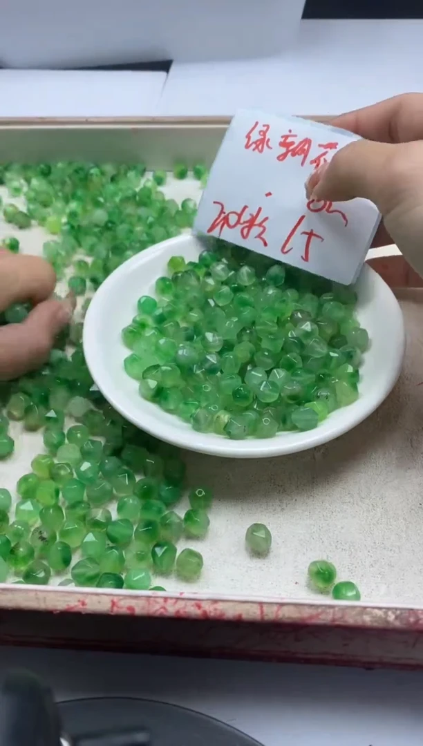 【闪购商品】玛瑙/玉髓颈饰未镶嵌w2290绿飘花棱珠8mm*30颗