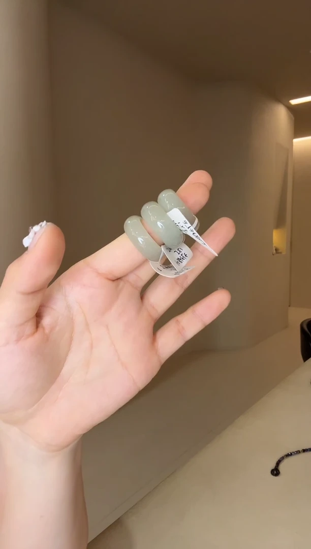 未镶嵌戒指和田玉15码且末高青白多样性发其一