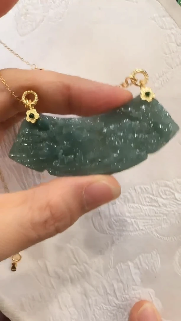 翡翠未镶嵌颈饰国风