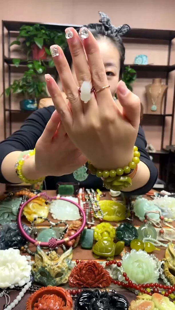 未镶嵌岫玉吊坠多样性发货发其中之一