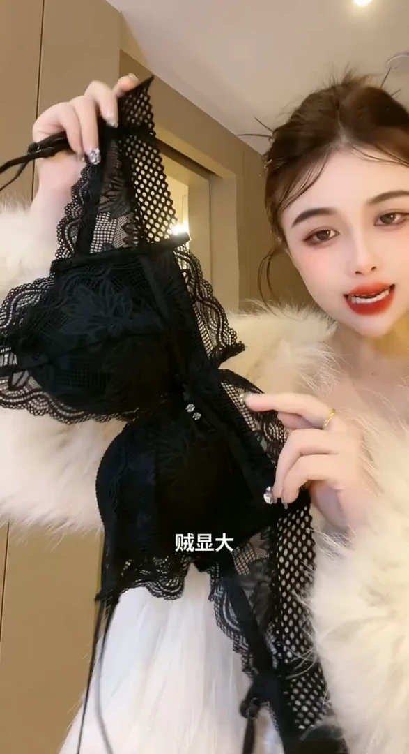 欧货2025新款性感女人味蕾丝镂空加厚舒适双肩带吊带背心上衣女冬