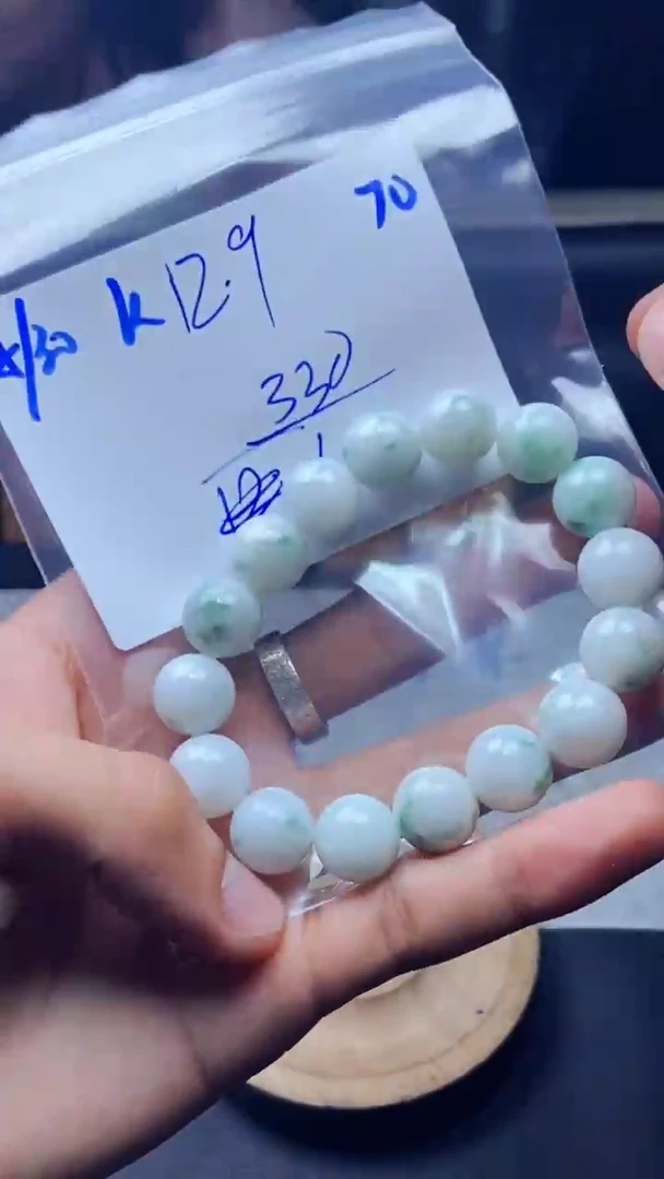 定制翡翠未镶嵌天然缅甸翡翠A货，多样性发货 只发其一