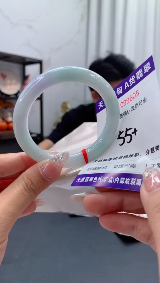 未镶嵌手镯翡翠有纹，完美者勿拍