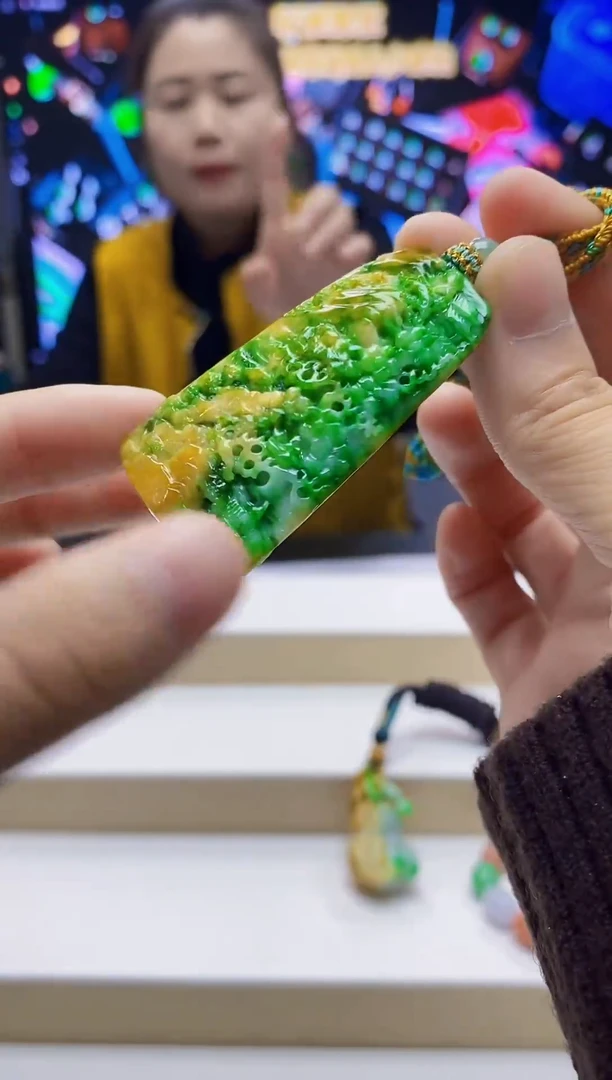 未镶嵌定制翡翠-毛货挂件17