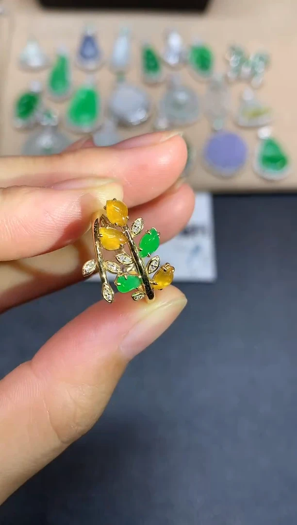 18K金镶嵌戒指翡翠树叶【无服务费