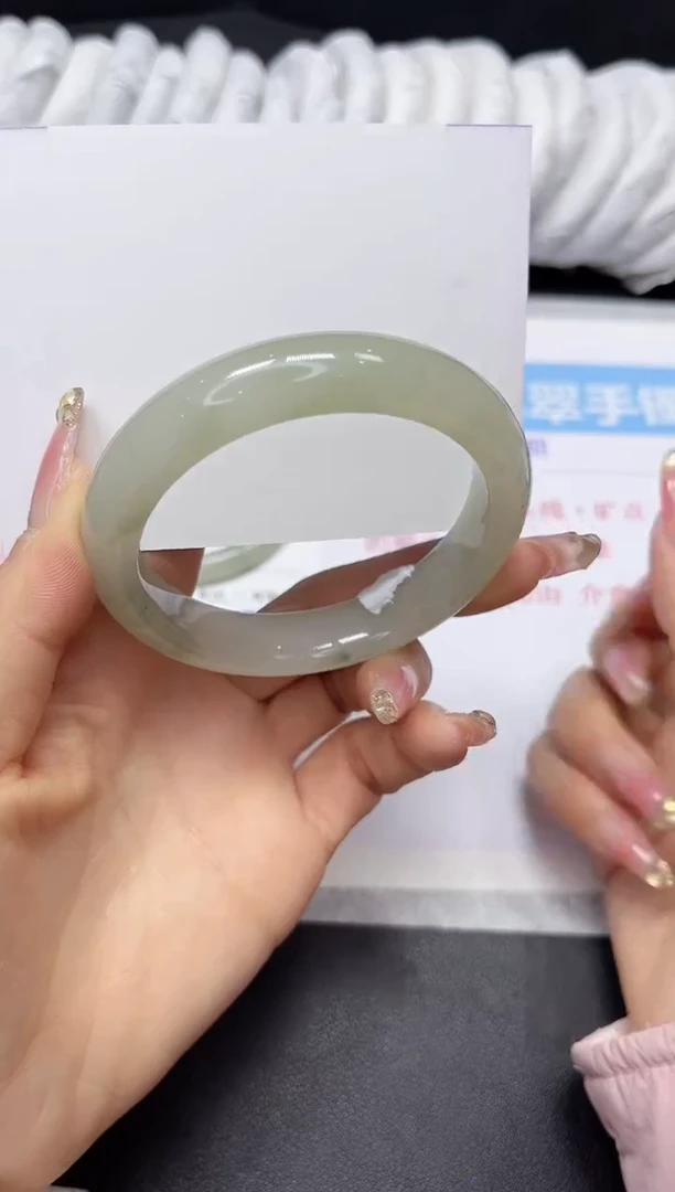 【闪购商品】石英质玉手镯未镶嵌169