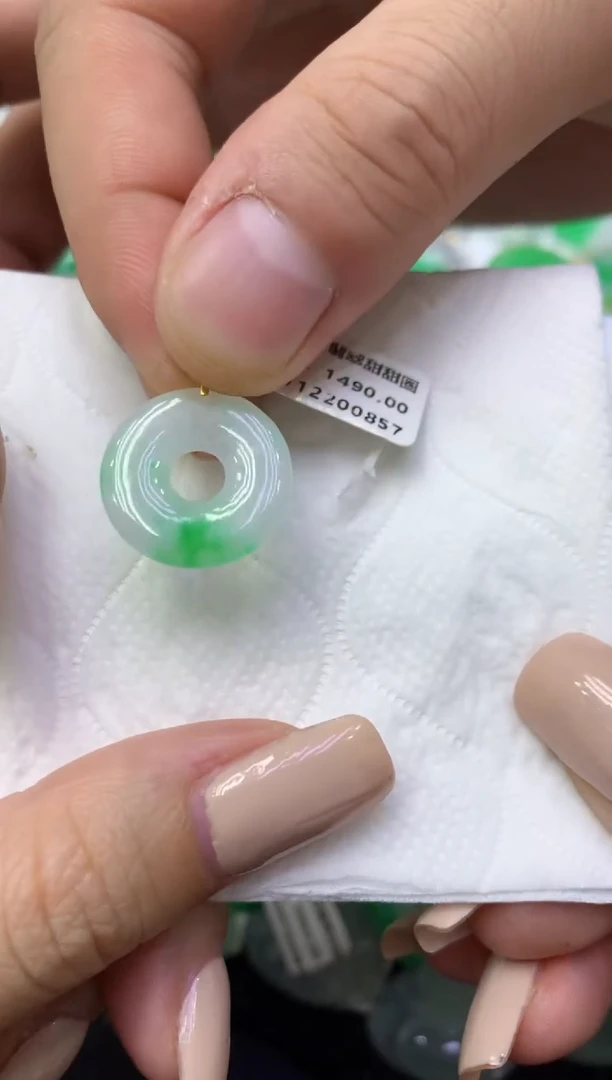 颈饰18K金镶嵌翡翠天然缅甸翡翠A货