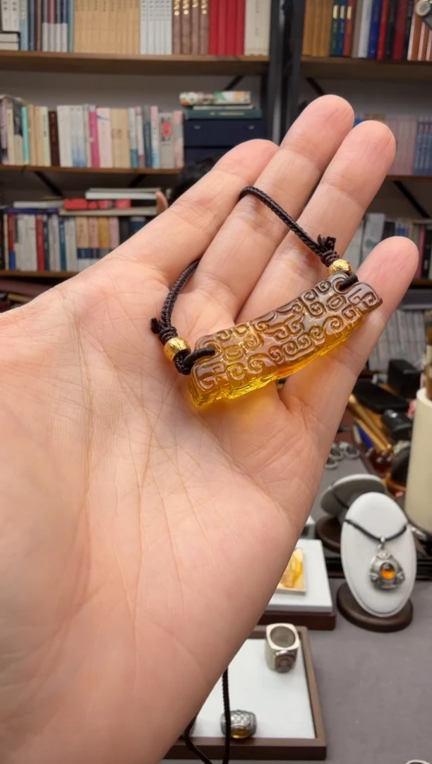 琥珀颈饰未镶嵌仿古玉璜吊坠