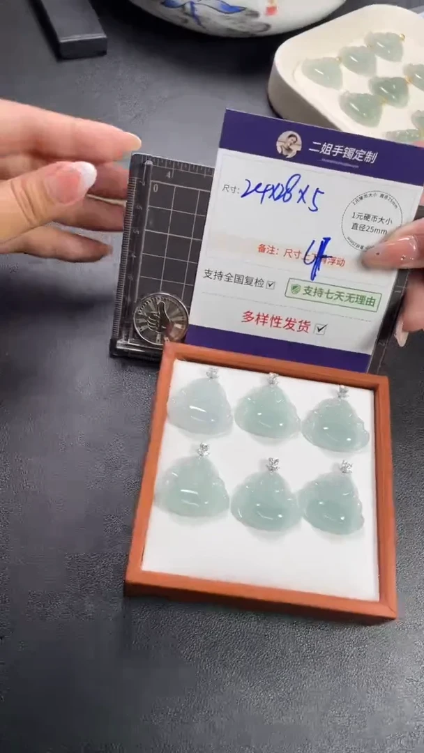 18K金镶嵌挂件翡翠冰蓝佛公多样性发其一CP20配绳