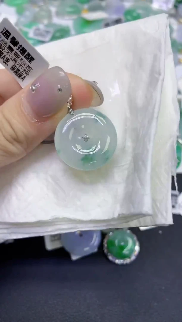 颈饰18K金镶嵌翡翠天然缅甸翡翠A货百元以上9元证书费自理