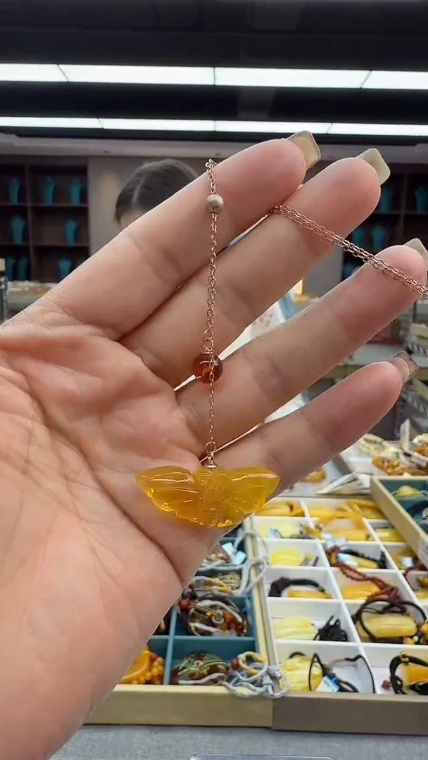 琥珀颈饰未镶嵌7秒拍号 假一罚三