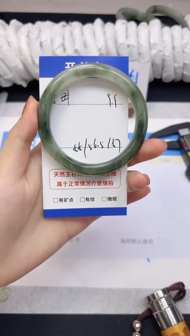 【闪购商品】石英质玉手镯未镶嵌60