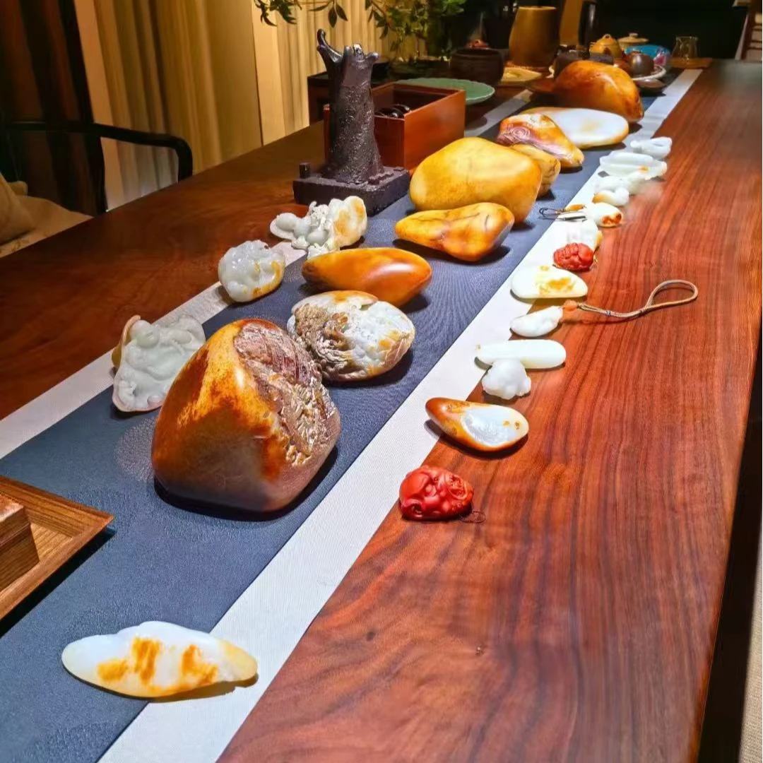 新疆和田玉原石挂件