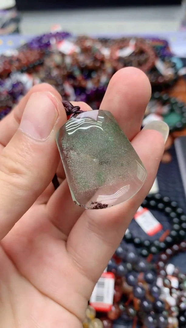未镶嵌吊坠(赠链)水晶150