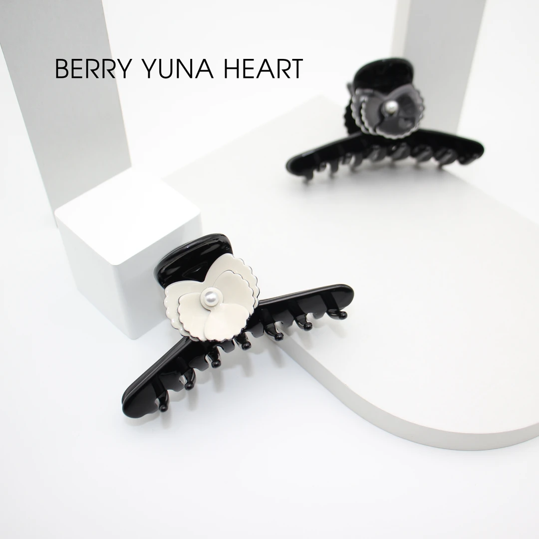 莓尤奈心醋酸珍珠鲨鱼夹女轻奢高定山茶花贝壳抓夹大号高级感发饰