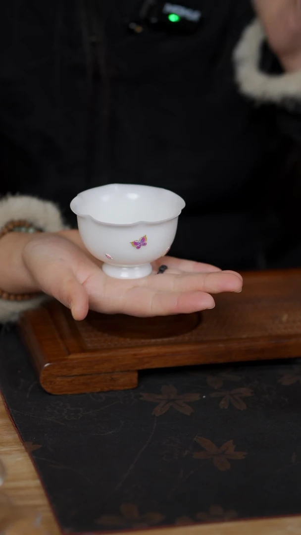 【闪购商品】冰种玉瓷  银蝴蝶 花口杯