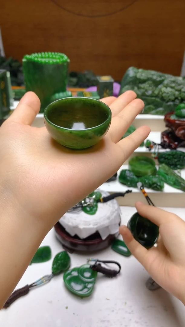 和田玉（碧玉）未镶嵌摆件随机发货一个