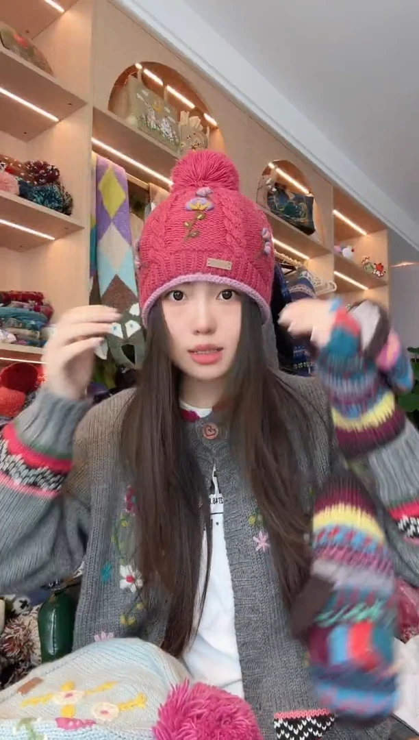 羊毛玫红色立体花帽