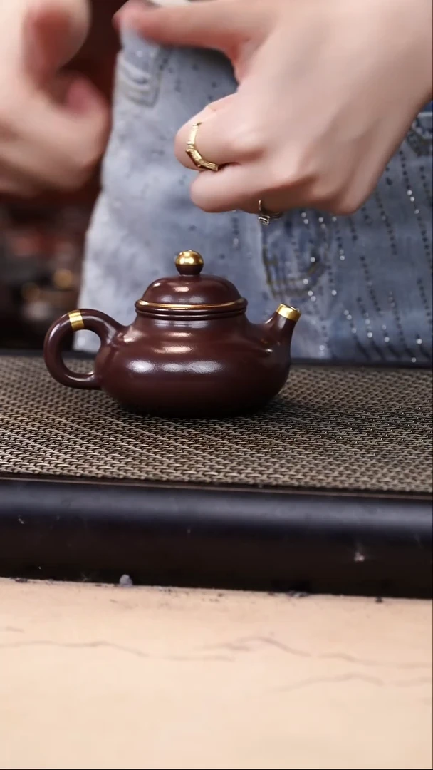 茶壶紫砂四号井茄皮紫泥描金新品容天140cc