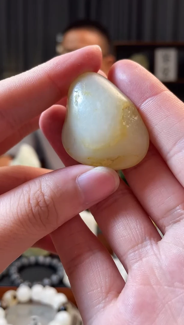 和田玉未镶嵌吊坠(不含链)天***影原石34.6g