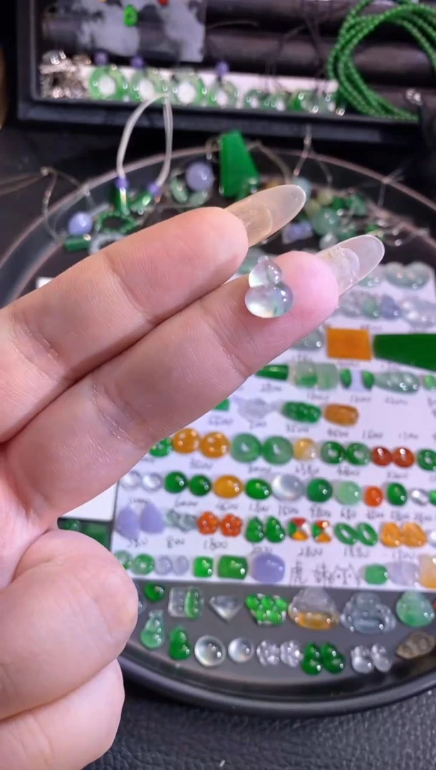 翡翠挂件未镶嵌葫芦