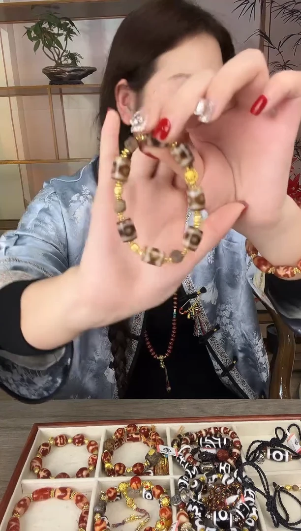 玛瑙/玉髓（覆膜）颈饰未镶嵌传世珠宝