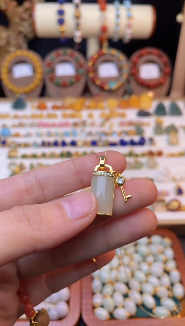 吊坠(不含链)未镶嵌和田玉和田玉晴水宝箱带钥匙（一个装）