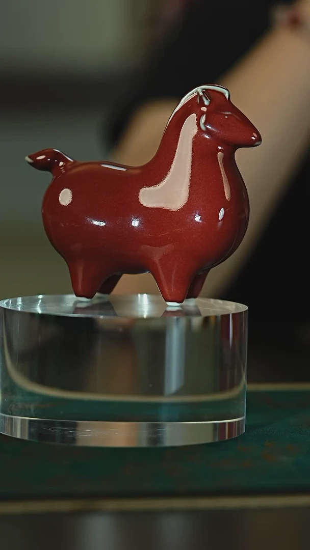装饰品霁红釉陶瓷小马摆件