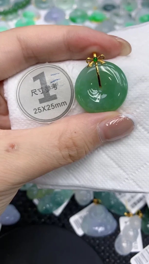 颈饰18K金镶嵌翡翠111111111