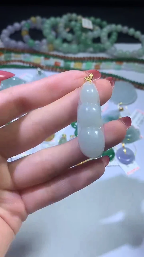 颈饰18K金镶嵌翡翠ZX018854