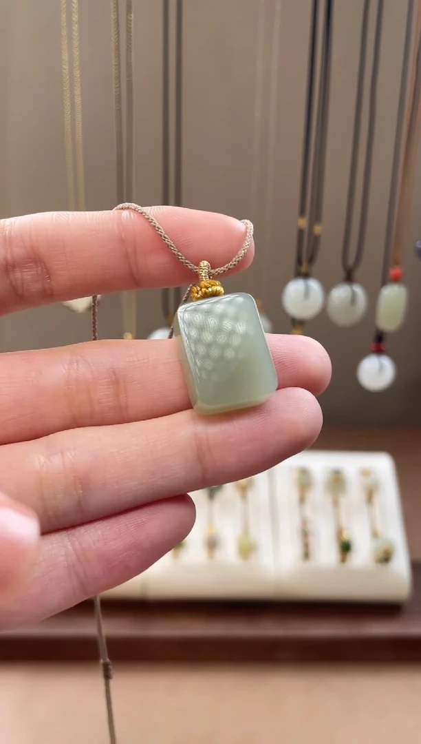 颈饰未镶嵌和田玉和田玉吊坠