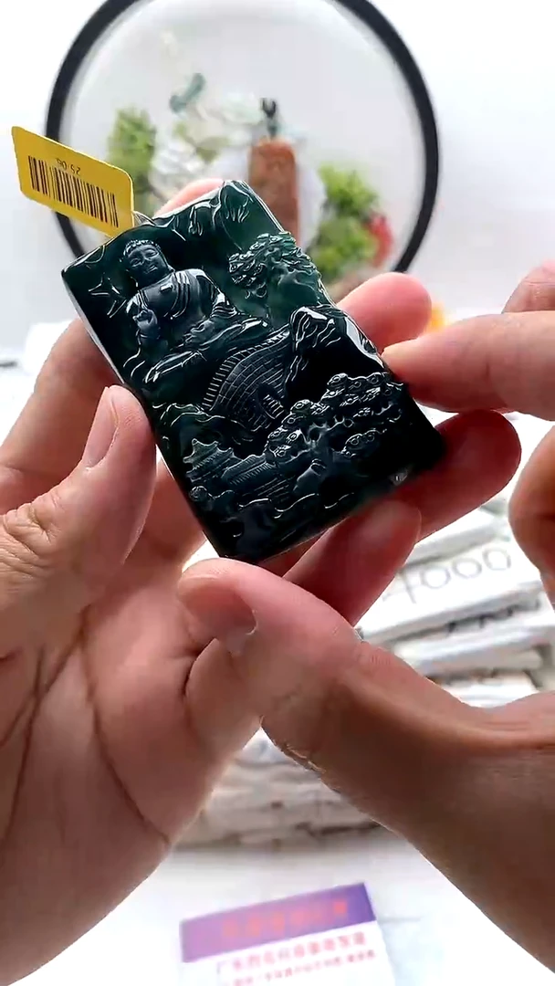 翡翠未镶嵌颈饰阿弥陀佛