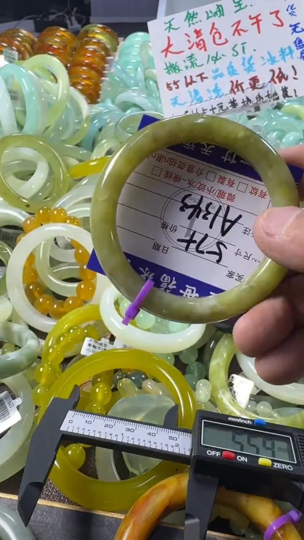 未镶嵌蛇纹石玉手镯1