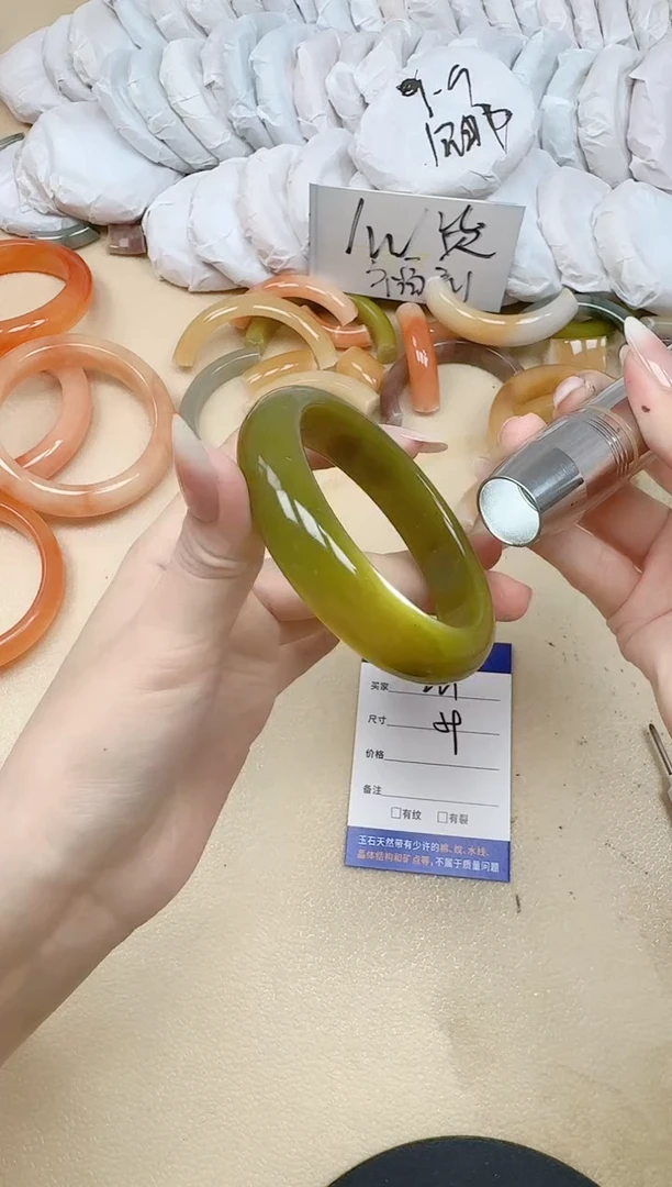 未镶嵌手镯石英质玉221/59