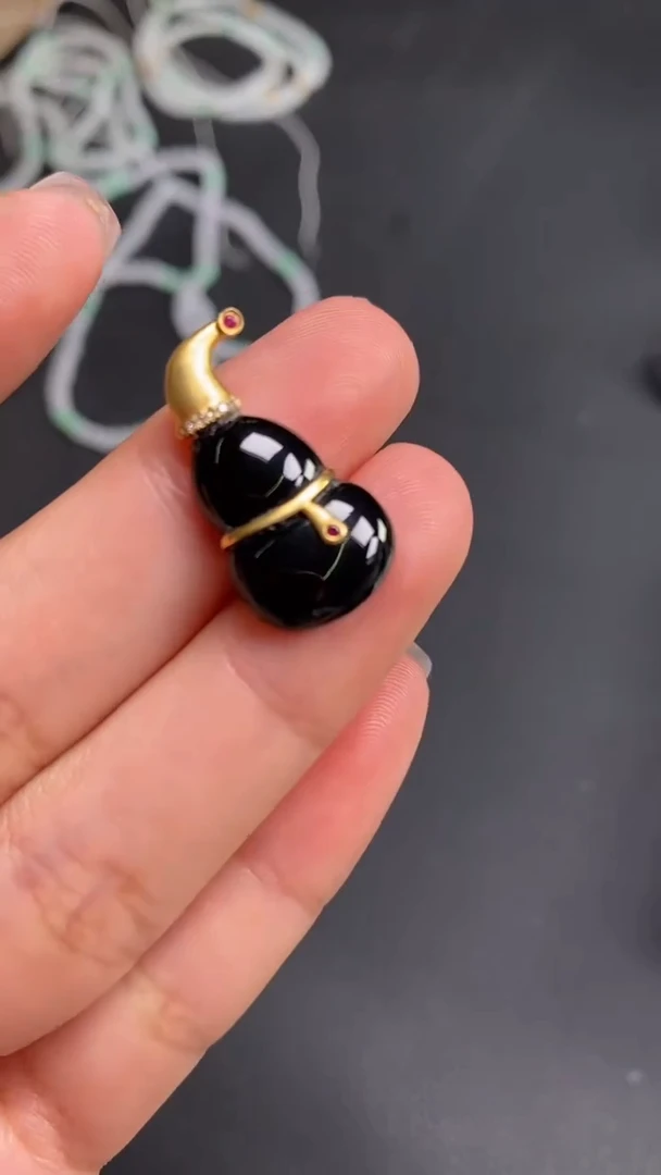 翡翠18K金镶嵌吊坠(不含链)有葫芦